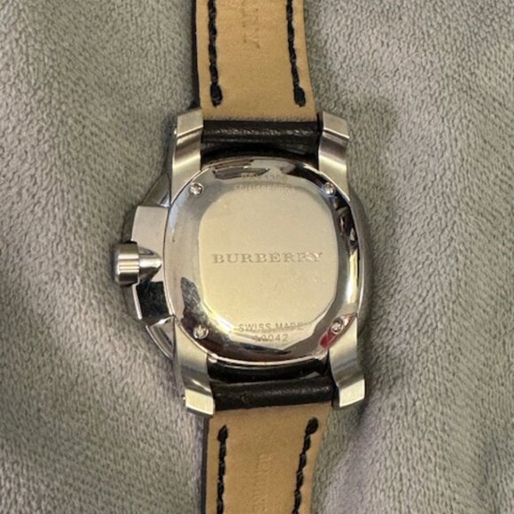 Burberry 'The Britain' Watch - Pristine Condition - Picture 3 of 4